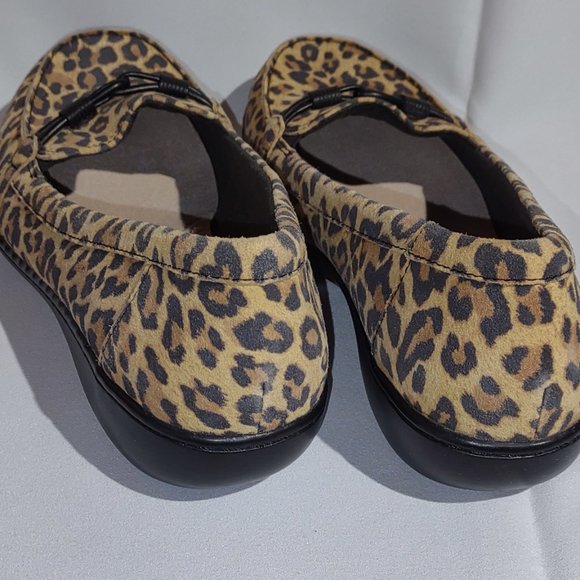 Clarks leopard flats, size 9.5 - Picture 2 of 5